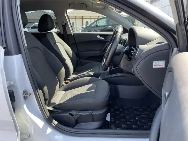 アウディ Ａ１ SB 1．0TFSI 山梨県 2016(平28)年 9.8万km グレイシアホワイトメタリック 純正ナビ/Bluetooth/CD/DVD/FM/AM/ETC/前後コーナーセンサー/横滑り防止装置/アイドリングストップ/ステアリングスイッチ/スペアキー/ウィンカーミラー/取扱説明書