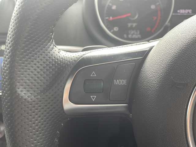 アウディ ＴＴクーペ 1．8 TFSI Sライン コンペティション 福岡県 2014(平26)年 3.8万km ブリリアントレッド 純正ナビ（Bluetooth・フルセグTV）/S line専用バンパー/Sトロニックトランスミッション/バックカメラ/MTモード付AT/純正フロアマット/純正アルミホイール/ハーフレザー/ビルトインETC/AUTOエアコン/パワーステアリング/パワーウィンドウ/リモコンキー/エアバッグ（運転席・助手席・サイド）/ABS/横滑り防止装置