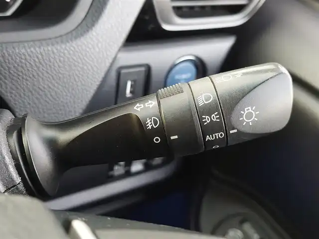 トヨタ エスクァイア ハイブリッド Xi 東京都 2015(平27)年 12.6万km スパークリングブラックパールクリスタルシャイン ALPINE10インチナビ/CD/DVD/BT/AM/FM/フルセグTV/HDMI/USB/バックカメラ/TRDフルエアロ/TRDフロントグリル/両側パワースライドドア/前席シートヒーター/HIDヘッドライト/フォグランプ/アイドリングストップ/横滑り防止装置/純正アルミホイール/保証書・取説・スペアキー