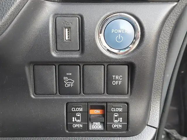 トヨタ エスクァイア ハイブリッド Xi 東京都 2015(平27)年 12.6万km スパークリングブラックパールクリスタルシャイン ALPINE10インチナビ/CD/DVD/BT/AM/FM/フルセグTV/HDMI/USB/バックカメラ/TRDフルエアロ/TRDフロントグリル/両側パワースライドドア/前席シートヒーター/HIDヘッドライト/フォグランプ/アイドリングストップ/横滑り防止装置/純正アルミホイール/保証書・取説・スペアキー