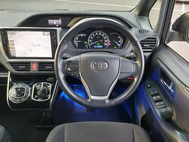 トヨタ エスクァイア ハイブリッド Xi 東京都 2015(平27)年 12.6万km スパークリングブラックパールクリスタルシャイン ALPINE10インチナビ/CD/DVD/BT/AM/FM/フルセグTV/HDMI/USB/バックカメラ/TRDフルエアロ/TRDフロントグリル/両側パワースライドドア/前席シートヒーター/HIDヘッドライト/フォグランプ/アイドリングストップ/横滑り防止装置/純正アルミホイール/保証書・取説・スペアキー