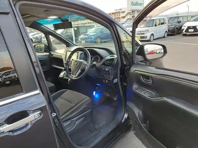 トヨタ エスクァイア ハイブリッド Xi 東京都 2015(平27)年 12.6万km スパークリングブラックパールクリスタルシャイン ALPINE10インチナビ/CD/DVD/BT/AM/FM/フルセグTV/HDMI/USB/バックカメラ/TRDフルエアロ/TRDフロントグリル/両側パワースライドドア/前席シートヒーター/HIDヘッドライト/フォグランプ/アイドリングストップ/横滑り防止装置/純正アルミホイール/保証書・取説・スペアキー