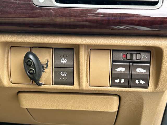 ホンダ エリシオン VX 鹿児島県 2006(平18)年 17.4万km ブルーイッシュホワイトパール フリップダウンモニター/バックカメラ/ETC/ナビ/両側パワースライドドア/パワーシート/リアスポイラー/BBS17インチアルミホイール/AFS/VSA/オートライト/純正フロアマット/スマートキー