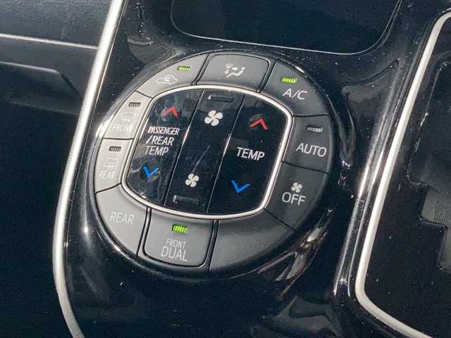 トヨタ エスクァイア Gi 沖縄県 2020(令2)年 2.9万km ホワイトパールクリスタルシャイン 県外仕入れ　/禁煙車　/７人乗り　/社外９インチナビ[MDV-M906HDL]　/（フルセグＴＶ　ＣＤ　ＤＶＤ　Ｂｌｕｅｔｏｏｔｈ）/フリップダウンモニター/両側パワースライドドア　/トヨタセーフティセンス/・プリクラッシュセーフティ/・レーンディパーチャーアラート/・オートマチックハイビーム/・クルーズコントロール　/前後ドライブレコーダー　/ＥＴＣ/LEDヘッドライト/純正アルミホイール