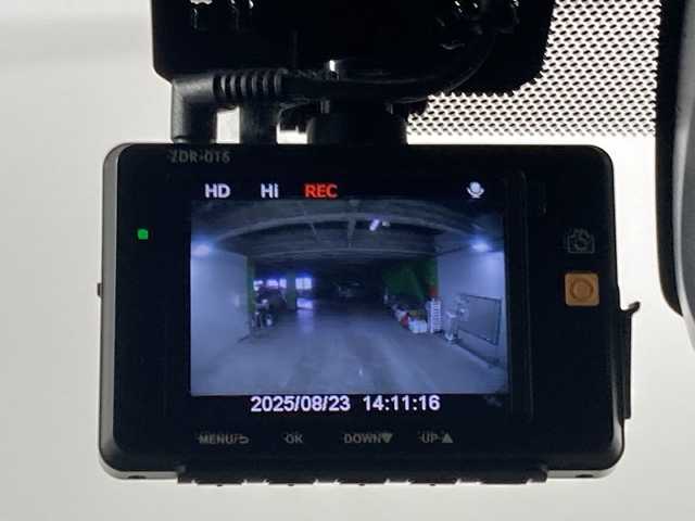 トヨタ エスクァイア Gi 沖縄県 2020(令2)年 2.9万km ホワイトパールクリスタルシャイン 県外仕入れ　/禁煙車　/７人乗り　/社外９インチナビ[MDV-M906HDL]　/（フルセグＴＶ　ＣＤ　ＤＶＤ　Ｂｌｕｅｔｏｏｔｈ）/フリップダウンモニター/両側パワースライドドア　/トヨタセーフティセンス/・プリクラッシュセーフティ/・レーンディパーチャーアラート/・オートマチックハイビーム/・クルーズコントロール　/前後ドライブレコーダー　/ＥＴＣ/LEDヘッドライト/純正アルミホイール