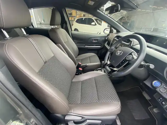 トヨタ アクア クロスオーバー グラム 福岡県 2019(令1)年 6.2万km オリーブマイカM ・純正SDナビ/Bluetooth/CD/DVD/・バックカメラ/・ハーフレザーシート/シートヒーター/・ドライブレコーダー/・フルセグ/・ETC/・純正16AW/・プッシュスタート/・アイドリングストップ/・スマートキー/・スペアキー/・レーンキープアシスト/・オートライト/・LEDライト/・保証書/・取扱説明書/・記録簿
