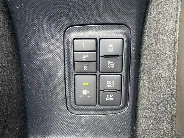 トヨタ アクア クロスオーバー グラム 福岡県 2019(令1)年 6.2万km オリーブマイカM ・純正SDナビ/Bluetooth/CD/DVD/・バックカメラ/・ハーフレザーシート/シートヒーター/・ドライブレコーダー/・フルセグ/・ETC/・純正16AW/・プッシュスタート/・アイドリングストップ/・スマートキー/・スペアキー/・レーンキープアシスト/・オートライト/・LEDライト/・保証書/・取扱説明書/・記録簿