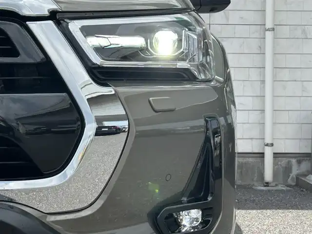 トヨタ ハイラックス Z 福岡県 2024(令6)年 1.2万km オキサイドブロンズM ワンオーナー/GRドレスアップマフラー/GRパフォーマンスダンパーセット/純正8インチディスプレイオーディオ/　（AM/FM/Bluetooth/Miracast)/バックカメラ/全方位カメラ/トヨタセーフティセンス/・プリクラッシュセーフティ/・レーンディバーチャーアラート/・ロードサインアシスト/・レーダークルーズコントロール/・先行車発進告知機能/オートライト/横滑り防止装置/コーナーセンサー/クリアランスソナー/排気ガス浄化装置/アイドリングストップ/ダウンヒルアシストコントロールシステム/パワーヒーター/4WD/純正17インチアルミホイール/ETC2.0/電格ウインカーミラー/ドアバイザー/電源ソケット×2/USB端子×2/盗難防止装置/スペアキー×1/保証書/取扱説明書/ナビ取扱説明書