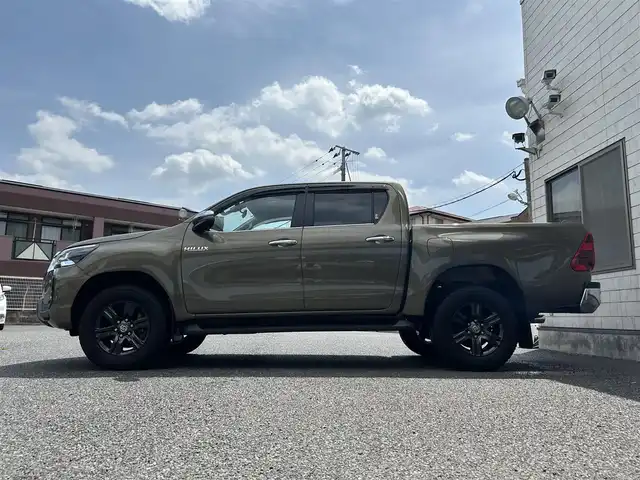 トヨタ ハイラックス Z 福岡県 2024(令6)年 1.2万km オキサイドブロンズM ワンオーナー/GRドレスアップマフラー/GRパフォーマンスダンパーセット/純正8インチディスプレイオーディオ/　（AM/FM/Bluetooth/Miracast)/バックカメラ/全方位カメラ/トヨタセーフティセンス/・プリクラッシュセーフティ/・レーンディバーチャーアラート/・ロードサインアシスト/・レーダークルーズコントロール/・先行車発進告知機能/オートライト/横滑り防止装置/コーナーセンサー/クリアランスソナー/排気ガス浄化装置/アイドリングストップ/ダウンヒルアシストコントロールシステム/パワーヒーター/4WD/純正17インチアルミホイール/ETC2.0/電格ウインカーミラー/ドアバイザー/電源ソケット×2/USB端子×2/盗難防止装置/スペアキー×1/保証書/取扱説明書/ナビ取扱説明書