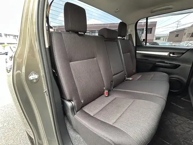 トヨタ ハイラックス Z 福岡県 2024(令6)年 1.2万km オキサイドブロンズM ワンオーナー/GRドレスアップマフラー/GRパフォーマンスダンパーセット/純正8インチディスプレイオーディオ/　（AM/FM/Bluetooth/Miracast)/バックカメラ/全方位カメラ/トヨタセーフティセンス/・プリクラッシュセーフティ/・レーンディバーチャーアラート/・ロードサインアシスト/・レーダークルーズコントロール/・先行車発進告知機能/オートライト/横滑り防止装置/コーナーセンサー/クリアランスソナー/排気ガス浄化装置/アイドリングストップ/ダウンヒルアシストコントロールシステム/パワーヒーター/4WD/純正17インチアルミホイール/ETC2.0/電格ウインカーミラー/ドアバイザー/電源ソケット×2/USB端子×2/盗難防止装置/スペアキー×1/保証書/取扱説明書/ナビ取扱説明書