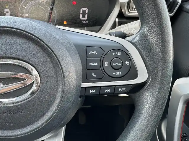 ダイハツ ロッキー G 島根県 2021(令3)年 5.2万km シャイニングホワイトパール 純正ナビ/CD/DVD/DTV/Bluetooth/全方位カメラ/レーダークルーズコントロール/シートヒーター /ステアリングスイッチ/LEDオートライト/コーナーセンサー /アイドリングストップ/純正アルミホイール/社外アルミホイール付きスタッドレス積み込み/純正フロアマット/純正ドアバイザー