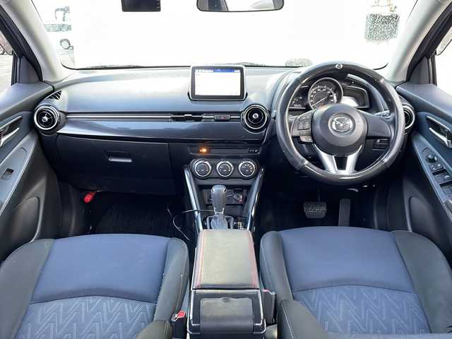 マツダ デミオ 13S 道北・旭川 2016(平28)年 7.1万km チタニウムフラッシュマイカ /4WD//禁煙車//純正ＳＤナビ//BT/USB/AUX//バックカメラ//アイドリングストップ//横滑り防止//シートヒーター//オートライト//ＬＥＤヘッドライト//フォグライト//オートワイパー//前後ドライブレコーダー//ＥＴＣ//純正フロアマット//ドアバイザー