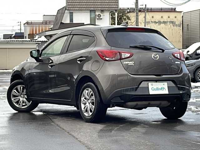 マツダ デミオ 13S 道北・旭川 2016(平28)年 7.1万km チタニウムフラッシュマイカ /4WD//禁煙車//純正ＳＤナビ//BT/USB/AUX//バックカメラ//アイドリングストップ//横滑り防止//シートヒーター//オートライト//ＬＥＤヘッドライト//フォグライト//オートワイパー//前後ドライブレコーダー//ＥＴＣ//純正フロアマット//ドアバイザー