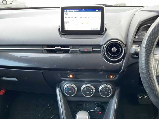 マツダ デミオ 13S 道北・旭川 2016(平28)年 7.1万km チタニウムフラッシュマイカ /4WD//禁煙車//純正ＳＤナビ//BT/USB/AUX//バックカメラ//アイドリングストップ//横滑り防止//シートヒーター//オートライト//ＬＥＤヘッドライト//フォグライト//オートワイパー//前後ドライブレコーダー//ＥＴＣ//純正フロアマット//ドアバイザー