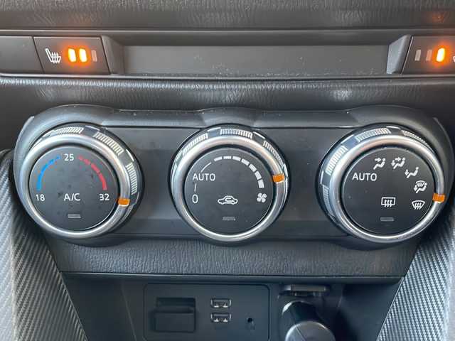 マツダ デミオ 13S 道北・旭川 2016(平28)年 7.1万km チタニウムフラッシュマイカ /4WD//禁煙車//純正ＳＤナビ//BT/USB/AUX//バックカメラ//アイドリングストップ//横滑り防止//シートヒーター//オートライト//ＬＥＤヘッドライト//フォグライト//オートワイパー//前後ドライブレコーダー//ＥＴＣ//純正フロアマット//ドアバイザー