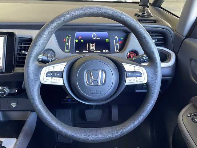 ホンダ フィット e:HEVクロスター 静岡県 2022(令4)年 3万km サーフブルー 純正SDナビ/・CD/・DVD/・フルセグＴＶ/・Bluetooth/・USB/・AM/・FM/主要装備/・衝突軽減/・レーンキープ/・追従クルコン/・コーナーセンサー後/・バックカメラ/・ETC/・ドラレコ前後/・電動パーキングブレーキ/・オートホールド/・純正フロアマット/・純正アルミホイール/・スマートキー/・プッシュスタート/・スペアキー1本/・LEDヘッドライト/・オートライト