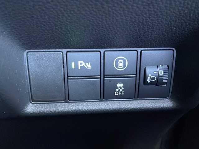 ホンダ フィット e:HEVクロスター 静岡県 2022(令4)年 3万km サーフブルー 純正SDナビ/・CD/・DVD/・フルセグＴＶ/・Bluetooth/・USB/・AM/・FM/主要装備/・衝突軽減/・レーンキープ/・追従クルコン/・コーナーセンサー後/・バックカメラ/・ETC/・ドラレコ前後/・電動パーキングブレーキ/・オートホールド/・純正フロアマット/・純正アルミホイール/・スマートキー/・プッシュスタート/・スペアキー1本/・LEDヘッドライト/・オートライト