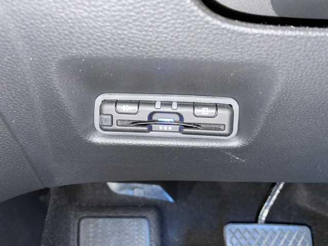 ホンダ フィット e:HEVクロスター 静岡県 2022(令4)年 3万km サーフブルー 純正SDナビ/・CD/・DVD/・フルセグＴＶ/・Bluetooth/・USB/・AM/・FM/主要装備/・衝突軽減/・レーンキープ/・追従クルコン/・コーナーセンサー後/・バックカメラ/・ETC/・ドラレコ前後/・電動パーキングブレーキ/・オートホールド/・純正フロアマット/・純正アルミホイール/・スマートキー/・プッシュスタート/・スペアキー1本/・LEDヘッドライト/・オートライト