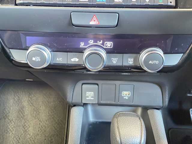 ホンダ フィット e:HEVクロスター 静岡県 2022(令4)年 3万km サーフブルー 純正SDナビ/・CD/・DVD/・フルセグＴＶ/・Bluetooth/・USB/・AM/・FM/主要装備/・衝突軽減/・レーンキープ/・追従クルコン/・コーナーセンサー後/・バックカメラ/・ETC/・ドラレコ前後/・電動パーキングブレーキ/・オートホールド/・純正フロアマット/・純正アルミホイール/・スマートキー/・プッシュスタート/・スペアキー1本/・LEDヘッドライト/・オートライト