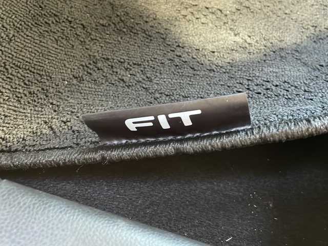 ホンダ フィット e:HEVクロスター 静岡県 2022(令4)年 3万km サーフブルー 純正SDナビ/・CD/・DVD/・フルセグＴＶ/・Bluetooth/・USB/・AM/・FM/主要装備/・衝突軽減/・レーンキープ/・追従クルコン/・コーナーセンサー後/・バックカメラ/・ETC/・ドラレコ前後/・電動パーキングブレーキ/・オートホールド/・純正フロアマット/・純正アルミホイール/・スマートキー/・プッシュスタート/・スペアキー1本/・LEDヘッドライト/・オートライト