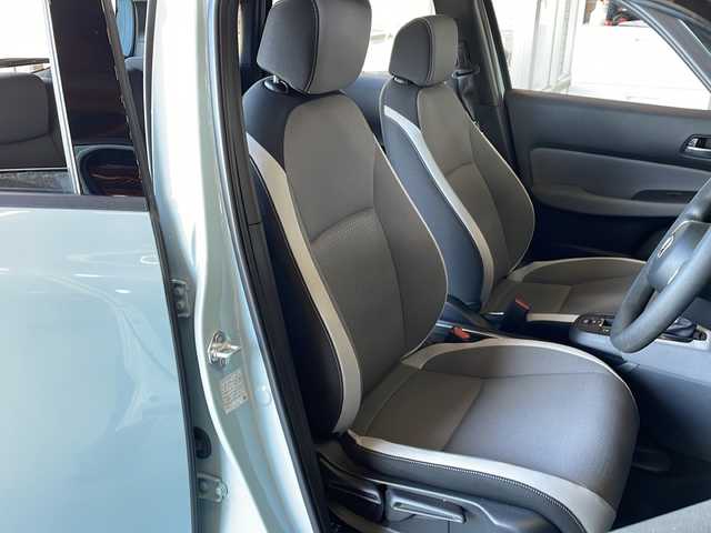 ホンダ フィット e:HEVクロスター 静岡県 2022(令4)年 3万km サーフブルー 純正SDナビ/・CD/・DVD/・フルセグＴＶ/・Bluetooth/・USB/・AM/・FM/主要装備/・衝突軽減/・レーンキープ/・追従クルコン/・コーナーセンサー後/・バックカメラ/・ETC/・ドラレコ前後/・電動パーキングブレーキ/・オートホールド/・純正フロアマット/・純正アルミホイール/・スマートキー/・プッシュスタート/・スペアキー1本/・LEDヘッドライト/・オートライト