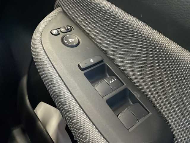 ホンダ フィット e:HEVクロスター 静岡県 2022(令4)年 3万km サーフブルー 純正SDナビ/・CD/・DVD/・フルセグＴＶ/・Bluetooth/・USB/・AM/・FM/主要装備/・衝突軽減/・レーンキープ/・追従クルコン/・コーナーセンサー後/・バックカメラ/・ETC/・ドラレコ前後/・電動パーキングブレーキ/・オートホールド/・純正フロアマット/・純正アルミホイール/・スマートキー/・プッシュスタート/・スペアキー1本/・LEDヘッドライト/・オートライト