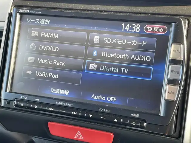 ホンダ Ｎ ＢＯＸ カスタム G ターボパッケージ 滋賀県 2013(平25)年 8.4万km プレミアムホワイトパール 純正SDナビ/(フルセグTV CD DVD Bluetooth)/バックカメラ/クルーズコントロール/両側パワースライドドア/革巻きステアリング/ステアリングリモコン/ETC/電動格納ミラー/ウインカーミラー/プッシュスタート/スマートキー×２/純正フロアマット