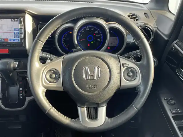 ホンダ Ｎ ＢＯＸ カスタム G ターボパッケージ 滋賀県 2013(平25)年 8.4万km プレミアムホワイトパール 純正SDナビ/(フルセグTV CD DVD Bluetooth)/バックカメラ/クルーズコントロール/両側パワースライドドア/革巻きステアリング/ステアリングリモコン/ETC/電動格納ミラー/ウインカーミラー/プッシュスタート/スマートキー×２/純正フロアマット