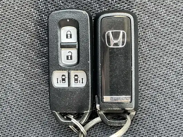 ホンダ Ｎ ＢＯＸ カスタム G ターボパッケージ 滋賀県 2013(平25)年 8.4万km プレミアムホワイトパール 純正SDナビ/(フルセグTV CD DVD Bluetooth)/バックカメラ/クルーズコントロール/両側パワースライドドア/革巻きステアリング/ステアリングリモコン/ETC/電動格納ミラー/ウインカーミラー/プッシュスタート/スマートキー×２/純正フロアマット