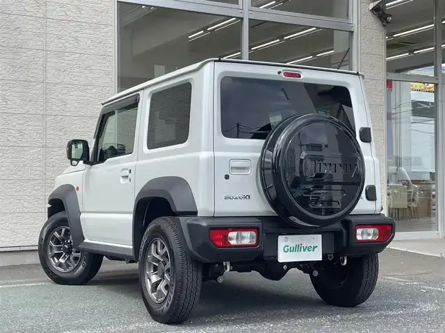 スズキ ジムニー シエラ JC 埼玉県 2024(令6)年 0.5万km ピュアホワイトP /ワンオーナー//4WD//社外ディスプレイオーディオ//バックカメラ//クルーズコントロール//ビルトインETC//スマートキーx2//LEDヘッドライト//衝突軽減ブレーキ//車線逸脱警報//Wエアバッグ&ABS//サイド&カーテンエアバッグ//横滑り防止装置//前後ドライブレコーダー//オートライト//Fフォグランプ//ドアバイザー//純正15インチAW//シートカバー//新車時保証書//取扱説明書//オーディオ取説