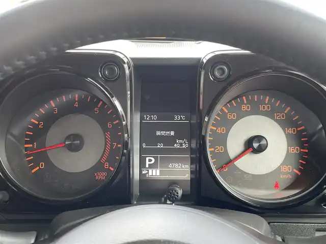スズキ ジムニー シエラ JC 埼玉県 2024(令6)年 0.5万km ピュアホワイトP /ワンオーナー//4WD//社外ディスプレイオーディオ//バックカメラ//クルーズコントロール//ビルトインETC//スマートキーx2//LEDヘッドライト//衝突軽減ブレーキ//車線逸脱警報//Wエアバッグ&ABS//サイド&カーテンエアバッグ//横滑り防止装置//前後ドライブレコーダー//オートライト//Fフォグランプ//ドアバイザー//純正15インチAW//シートカバー//新車時保証書//取扱説明書//オーディオ取説