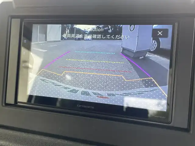 スズキ ジムニー シエラ JC 埼玉県 2024(令6)年 0.5万km ピュアホワイトP /ワンオーナー//4WD//社外ディスプレイオーディオ//バックカメラ//クルーズコントロール//ビルトインETC//スマートキーx2//LEDヘッドライト//衝突軽減ブレーキ//車線逸脱警報//Wエアバッグ&ABS//サイド&カーテンエアバッグ//横滑り防止装置//前後ドライブレコーダー//オートライト//Fフォグランプ//ドアバイザー//純正15インチAW//シートカバー//新車時保証書//取扱説明書//オーディオ取説
