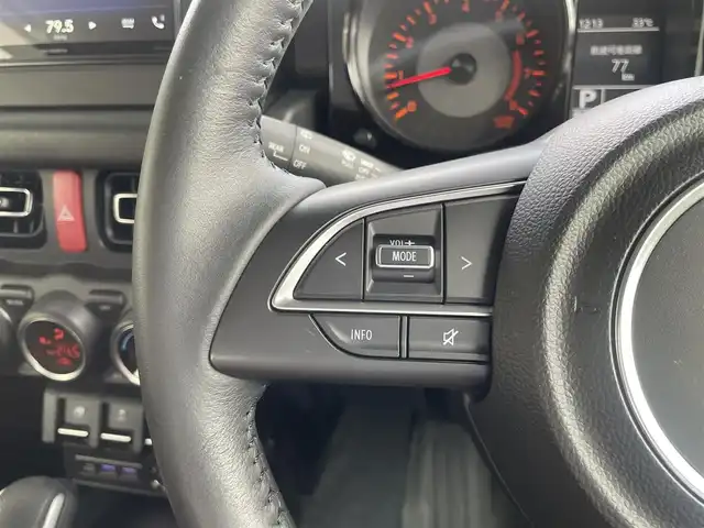 スズキ ジムニー シエラ JC 埼玉県 2024(令6)年 0.5万km ピュアホワイトP /ワンオーナー//4WD//社外ディスプレイオーディオ//バックカメラ//クルーズコントロール//ビルトインETC//スマートキーx2//LEDヘッドライト//衝突軽減ブレーキ//車線逸脱警報//Wエアバッグ&ABS//サイド&カーテンエアバッグ//横滑り防止装置//前後ドライブレコーダー//オートライト//Fフォグランプ//ドアバイザー//純正15インチAW//シートカバー//新車時保証書//取扱説明書//オーディオ取説