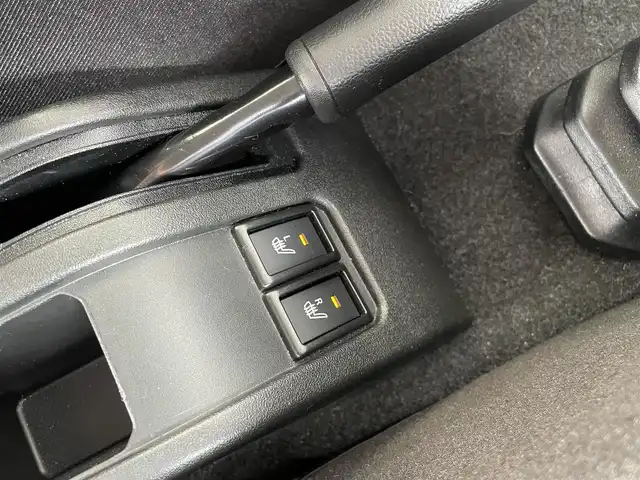 スズキ ジムニー シエラ JC 埼玉県 2024(令6)年 0.5万km ピュアホワイトP /ワンオーナー//4WD//社外ディスプレイオーディオ//バックカメラ//クルーズコントロール//ビルトインETC//スマートキーx2//LEDヘッドライト//衝突軽減ブレーキ//車線逸脱警報//Wエアバッグ&ABS//サイド&カーテンエアバッグ//横滑り防止装置//前後ドライブレコーダー//オートライト//Fフォグランプ//ドアバイザー//純正15インチAW//シートカバー//新車時保証書//取扱説明書//オーディオ取説