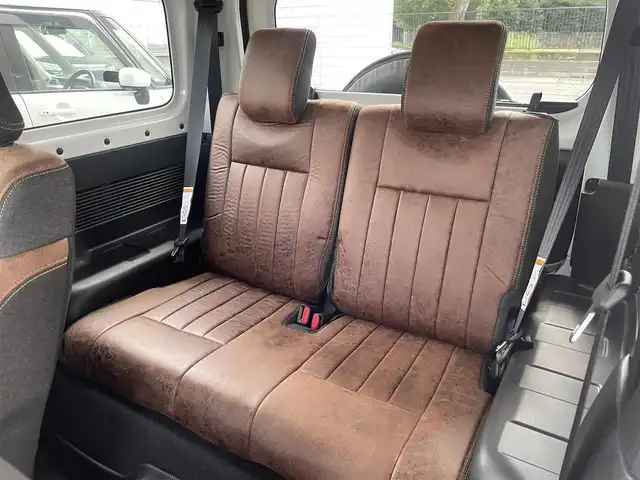スズキ ジムニー シエラ JC 埼玉県 2024(令6)年 0.5万km ピュアホワイトP /ワンオーナー//4WD//社外ディスプレイオーディオ//バックカメラ//クルーズコントロール//ビルトインETC//スマートキーx2//LEDヘッドライト//衝突軽減ブレーキ//車線逸脱警報//Wエアバッグ&ABS//サイド&カーテンエアバッグ//横滑り防止装置//前後ドライブレコーダー//オートライト//Fフォグランプ//ドアバイザー//純正15インチAW//シートカバー//新車時保証書//取扱説明書//オーディオ取説
