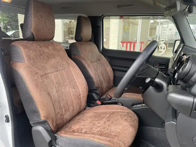 スズキ ジムニー シエラ JC 埼玉県 2024(令6)年 0.5万km ピュアホワイトP /ワンオーナー//4WD//社外ディスプレイオーディオ//バックカメラ//クルーズコントロール//ビルトインETC//スマートキーx2//LEDヘッドライト//衝突軽減ブレーキ//車線逸脱警報//Wエアバッグ&ABS//サイド&カーテンエアバッグ//横滑り防止装置//前後ドライブレコーダー//オートライト//Fフォグランプ//ドアバイザー//純正15インチAW//シートカバー//新車時保証書//取扱説明書//オーディオ取説