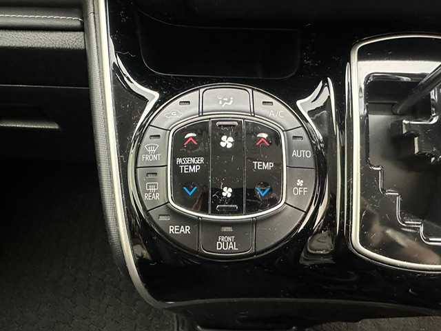 トヨタ エスクァイア Xi 兵庫県 2015(平27)年 6.7万km ホワイトパールクリスタルシャイン 社外ナビ　（AVIC-RW09)/（フルセグ、CD、DVD、BT、MSV）/バックカメラ/ALPINEフリップダウンモニター/両側パワースライドドア/MTモード付AT/ETC/リモコンキー/純正フロアマット/純正ドアバイザー/LEDヘッドライト/ＬＥＤフォグランプ/オートライト