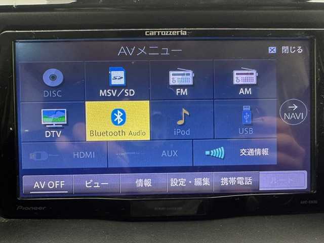 トヨタ エスクァイア Xi 兵庫県 2015(平27)年 6.7万km ホワイトパールクリスタルシャイン 社外ナビ　（AVIC-RW09)/（フルセグ、CD、DVD、BT、MSV）/バックカメラ/ALPINEフリップダウンモニター/両側パワースライドドア/MTモード付AT/ETC/リモコンキー/純正フロアマット/純正ドアバイザー/LEDヘッドライト/ＬＥＤフォグランプ/オートライト