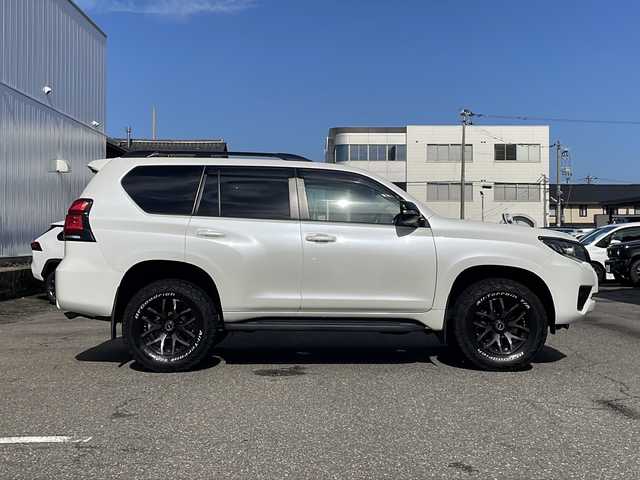 トヨタ ランドクルーザー プラド TX Lパッケージ ブラックED 福井県 2021(令3)年 4.8万km ホワイトパールクリスタルシャイン ワンオーナー/ディーゼルターボ/４WD/サンルーフ/純正9インチメモリナビゲーション/（CD/DVD/BT）/フルセグテレビ/バックカメラ/プリクラッシュセーフティ/レーンキープアシスト/アダプディブクルーズコントロール/黒革シート/パワーシート/エアシート/シートヒーター/RAYS17インチアルミホイール/ルーフレール/オートリトラミラー/オートライト/オートハイビーム/LEDヘッドライト/LEDフォグランプ/ETC（ビルトイン）/クリアランスソナー/ステアリングリモコン/プッシュスタート/スマートキー/保証書/取扱説明書