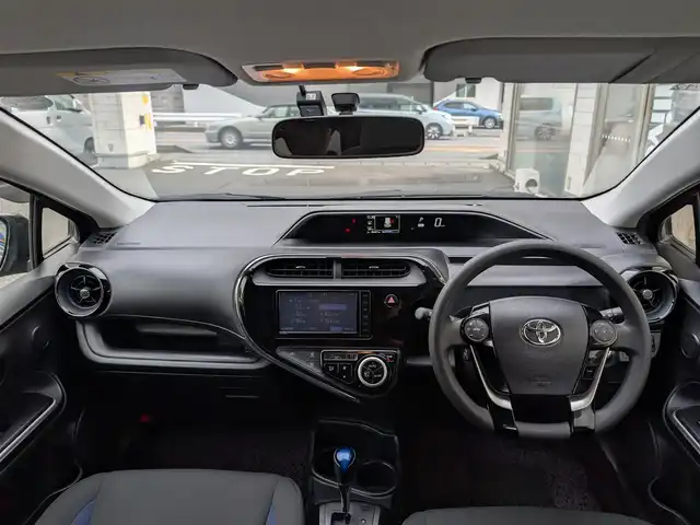 トヨタ アクア S 埼玉県 2018(平30)年 4.7万km グレーメタリック 純正ドラレコ/ETC/ドアバイザー/バックカメラ/純正ナビ（フルセグTV、Bluetooth、CD/DVD、ラジオ）/プッシュスタート/スペアキー/取扱説明書（車両、ナビ、ETC）/整備記録簿(R5、R6）