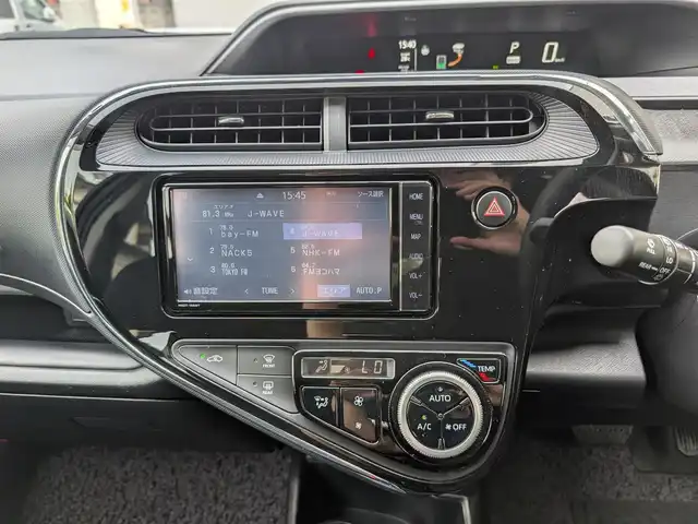 トヨタ アクア S 埼玉県 2018(平30)年 4.7万km グレーメタリック 純正ドラレコ/ETC/ドアバイザー/バックカメラ/純正ナビ（フルセグTV、Bluetooth、CD/DVD、ラジオ）/プッシュスタート/スペアキー/取扱説明書（車両、ナビ、ETC）/整備記録簿(R5、R6）