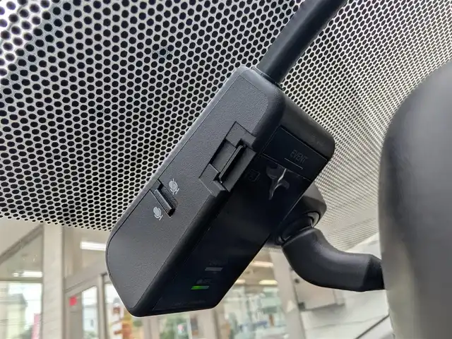 トヨタ アクア S 埼玉県 2018(平30)年 4.7万km グレーメタリック 純正ドラレコ/ETC/ドアバイザー/バックカメラ/純正ナビ（フルセグTV、Bluetooth、CD/DVD、ラジオ）/プッシュスタート/スペアキー/取扱説明書（車両、ナビ、ETC）/整備記録簿(R5、R6）