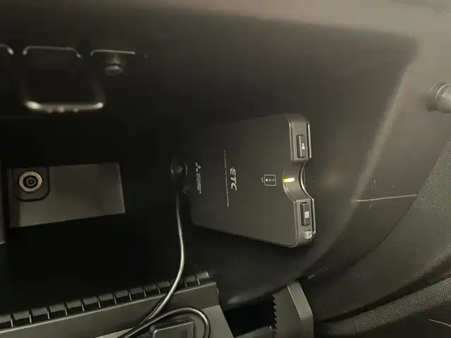 アバルト ５９５ コンペティツィオーネ 岡山県 2020(令2)年 2.4万km グレーＭ ディーラー７型ｏｐナビ　/バックカメラ　/Ｂｌｕｅｔｏｏｔｈ　/フルセグTV/レコードモンツァマフラー　/サベルトバケットシート　/ステアリングリモコン　/純正１７インチアルミ　/純正フロアマット/スポーツモード/ＴＴＣ　/パドルシフト　/自動防眩ミラー　/ＥＴＣ/スペアキー