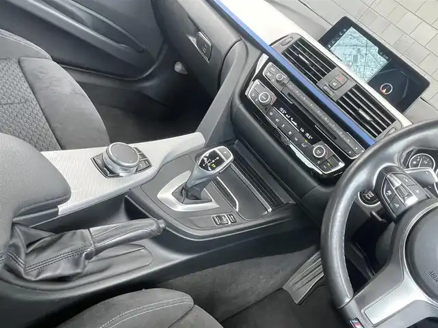 ＢＭＷ ３２０ｉ Mスポーツ 静岡県 2017(平29)年 5.5万km エストリル・ブルー 純正HDDナビ/・Bluetooth/・バックカメラ/・CD/DVD/ETC2.0/ACC/バックカメラ/ドライブレコーダー（フロント）/前席パワーシート/LEDヘッドライト/純正18インチアルミホイール/スペアキー