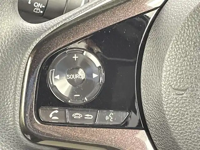 ホンダ Ｎ ＢＯＸ カスタム G L ホンダセンシング 千葉県 2019(平31)年 6.3万km プラチナホワイトパール 禁煙車/純正ナビ/・VXM-194VFi/・CD/DVD/BT/フルセグ/Honda SENSING/・衝突軽減ブレーキ〈CMBS〉/・誤発進抑制機能/・後方誤発進抑制機能/・歩行者事故低減ステアリング/・路外逸脱抑制機能/・ACC〈アダプティブ・クルーズ・コントロール〉/・LKAS〈車線維持支援システム〉/・オートハイビーム/・先行車発進お知らせ機能/・標識認識機能/左側パワースライドドア/バックカメラ/LEDヘッドライト/オートライト/ビルトインETC/純正14インチアルミホイール/スマートキー/スペアキー