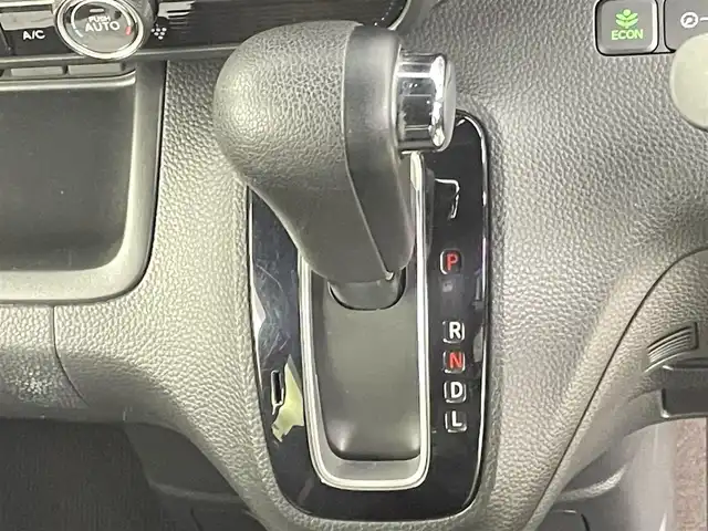 ホンダ Ｎ ＢＯＸ カスタム G L ホンダセンシング 千葉県 2019(平31)年 6.3万km プラチナホワイトパール 禁煙車/純正ナビ/・VXM-194VFi/・CD/DVD/BT/フルセグ/Honda SENSING/・衝突軽減ブレーキ〈CMBS〉/・誤発進抑制機能/・後方誤発進抑制機能/・歩行者事故低減ステアリング/・路外逸脱抑制機能/・ACC〈アダプティブ・クルーズ・コントロール〉/・LKAS〈車線維持支援システム〉/・オートハイビーム/・先行車発進お知らせ機能/・標識認識機能/左側パワースライドドア/バックカメラ/LEDヘッドライト/オートライト/ビルトインETC/純正14インチアルミホイール/スマートキー/スペアキー