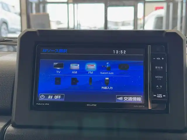 スズキ ジムニー XC 滋賀県 2025(令7)年 0.1万km未満 ミディアムグレー ワンオーナー/イクリプスフルセグナビ/　フルセグ Bluetooth CD DVD SDREC AM FM/バックカメラ/デュアルセンサーブレーキサポート/誤発進抑制機能/車線逸脱警報機能/ふらつき警報機能/ハイビームアシスト/先行車発進お知らせ機能/標識認識機能/エマージェンシーストップシグナル/オートライトシステム/ライト自動消灯システム/ヒーテッドドアミラー/純正LEDヘッドライト/純正16インチアルミ/スマートキー×2/プッシュスタート/保証書/取説/