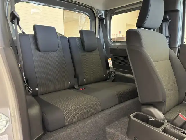 スズキ ジムニー XC 滋賀県 2025(令7)年 0.1万km未満 ミディアムグレー ワンオーナー/イクリプスフルセグナビ/　フルセグ Bluetooth CD DVD SDREC AM FM/バックカメラ/デュアルセンサーブレーキサポート/誤発進抑制機能/車線逸脱警報機能/ふらつき警報機能/ハイビームアシスト/先行車発進お知らせ機能/標識認識機能/エマージェンシーストップシグナル/オートライトシステム/ライト自動消灯システム/ヒーテッドドアミラー/純正LEDヘッドライト/純正16インチアルミ/スマートキー×2/プッシュスタート/保証書/取説/