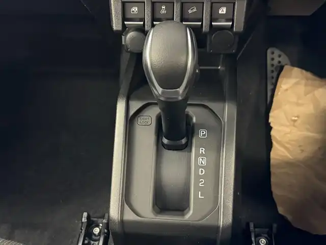 スズキ ジムニー XC 滋賀県 2025(令7)年 0.1万km未満 ミディアムグレー ワンオーナー/イクリプスフルセグナビ/　フルセグ Bluetooth CD DVD SDREC AM FM/バックカメラ/デュアルセンサーブレーキサポート/誤発進抑制機能/車線逸脱警報機能/ふらつき警報機能/ハイビームアシスト/先行車発進お知らせ機能/標識認識機能/エマージェンシーストップシグナル/オートライトシステム/ライト自動消灯システム/ヒーテッドドアミラー/純正LEDヘッドライト/純正16インチアルミ/スマートキー×2/プッシュスタート/保証書/取説/