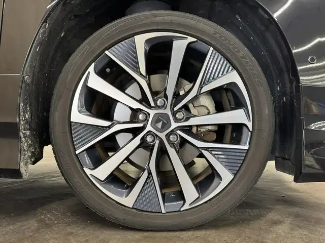トヨタ ヴォクシー S－Z 三重県 2022(令4)年 3.2万km アティチュードブラックマイカ ガソリン/FF/インパネCVT/10.5インチナビ/（CD/DVD/USB/iPod/Bluetooth/TV/CarPlay/AndroidAuto）/14インチ後席OLEDディスプレイV14T-R72R/パノラミックビューモニター（床下透過）*/ドライブレコーダー前後/ETC2.0/モデリスタエアロ（F/S/R下）＆18inAW/両側ハンズフリーパワスラ/Toyota Safety Sense/●PCS/●LDA/●レーダークルコン/●アダプティブハイビーム*/●ロードサインアシスト/●プロアクティブドライビングアシスト/●発進遅れ告知機能/・パーキングサポートブレーキ/*ブラインドスポットモニター＋あんしん降車アシスト/*緊急時操舵支援＋FCTA＋LCA*/*アドバンストパーク＋RCD/*アドバンストドライブ（渋滞時支援）/など/装備/*ドライビングサポートパッケージ/・デジタルインナーミラー/・カラーヘッドアップディスプレイ/*快適利便パッケージ（High）/・快適温熱シート（D/N/2nd）/・ステアリングヒーター/・パワーバックドア/・2ndシートオットマン/*プロジェクター式LEDヘッドランプ/・左右＋後席独立オートエアコン/・保/取/マルチ取/など/＊…メーカーOP